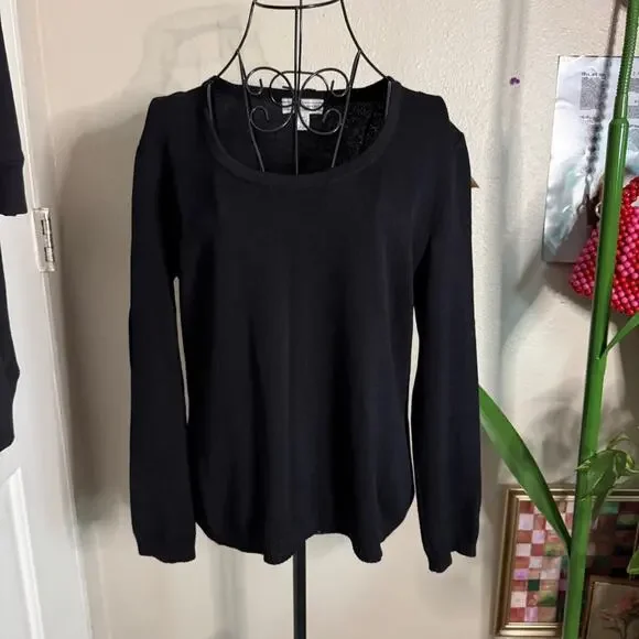 St. John Sport Round Neck Long Sleeve Knit Top sz M - Picture 3 of 9